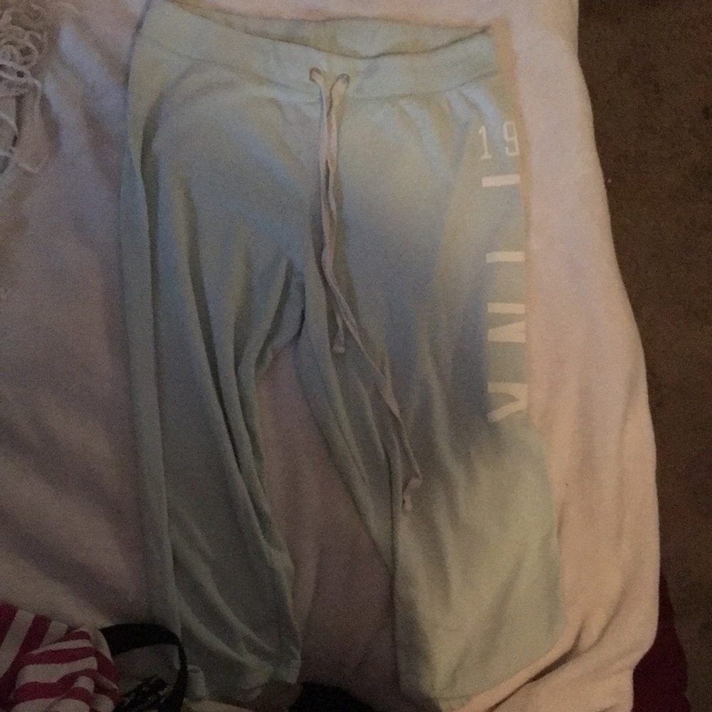 🌸1 HOUR SALE🌸 Victoria’s Secret cropped sweats